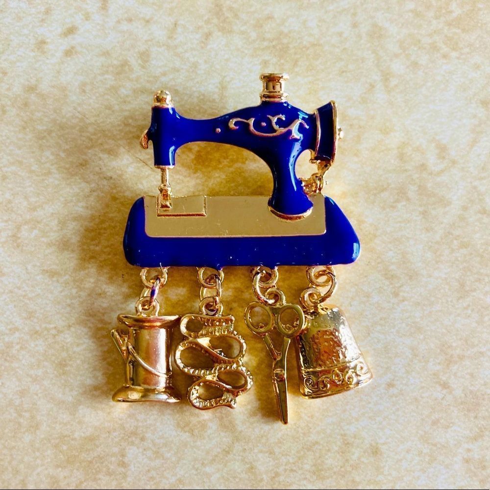 Sewing Machine Brooch - Picture 4 of 10